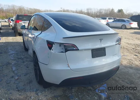2022 Tesla Model Y Performance Dual Motor All-Wheel Drive z USA, uszkodzony, nr VIN 7SAYGDEF2NF512177
